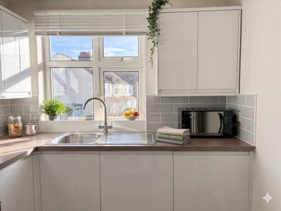 Top Floor Double with Kitchenette + Shared Bath Main Photo