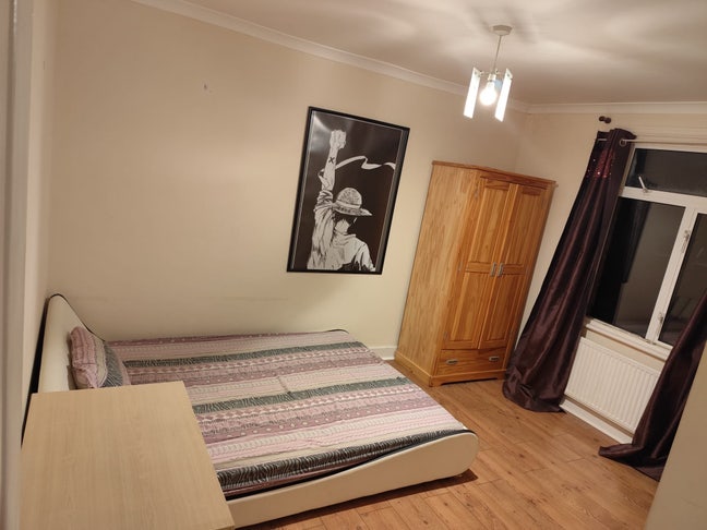 Room share available for male Main Photo