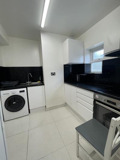 1 Bed Flat - All bills included! Available Now! Main Photo