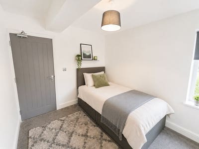 Stylish Furnished Rooms to Let – Westfield Lane, Main Photo