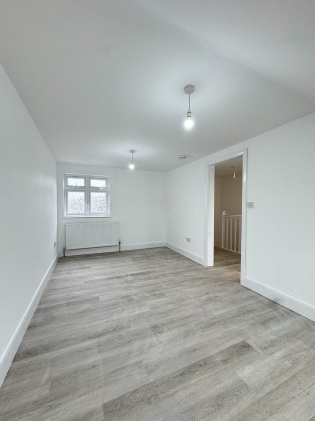 Modern  , clean room to let in brand new flat   Main Photo