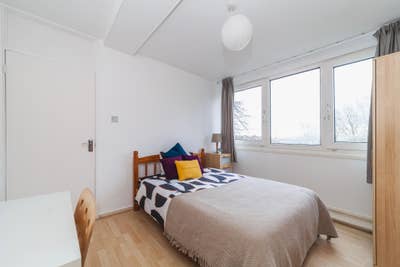 2 Bathrooms / Open plan kitchen / Free parking  Main Photo