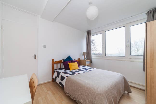 2 Bathrooms / Open plan kitchen / Free parking  Main Photo