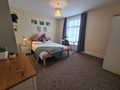 2 Large Double Rooms 🤩 Main Photo