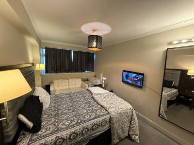 Stylish 2 Bedrooms near Victoria Main Photo