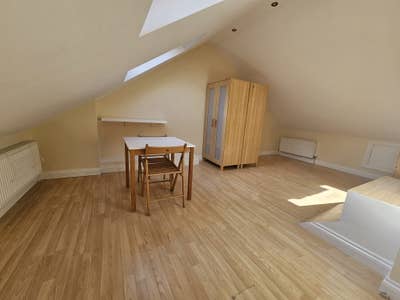 Large double room with Ensuite bathroom Main Photo