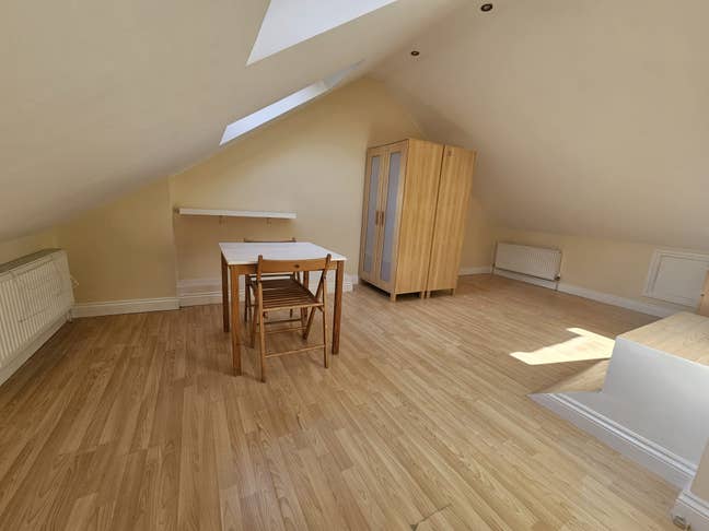 Large double room with Ensuite bathroom Main Photo