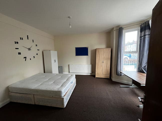 🌟 Spacious Double Room Available | IG3 |🌟 Main Photo