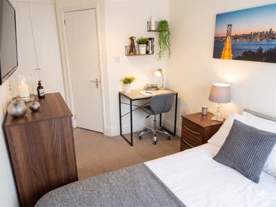 Colliers Wood Borders 🚇 PRIVATE Ensuite Gem 💎📍 Main Photo