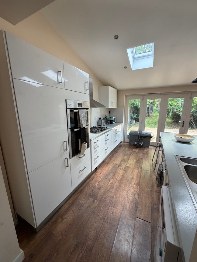2 Double Bedrooms - Colliers Wood  Main Photo