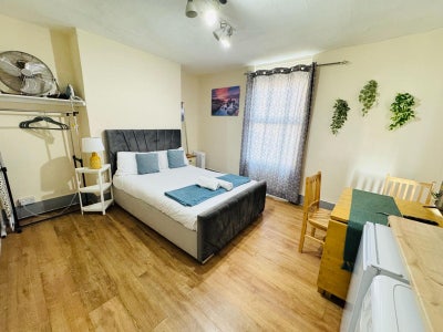 Spacious double room  Main Photo