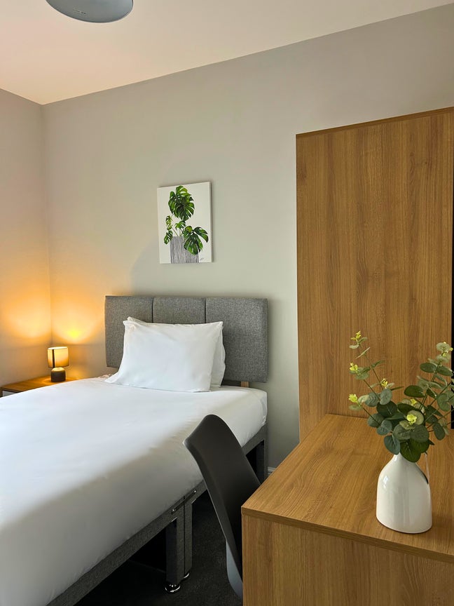 En-Suite Contractor Accommodation  Main Photo