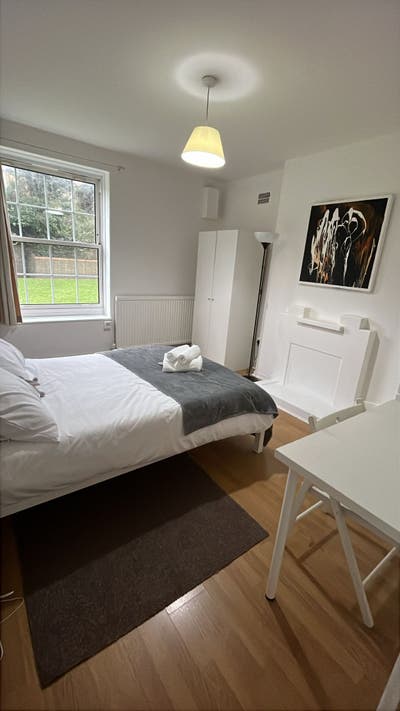 Three Rooms in Hackney Close to Overground Main Photo