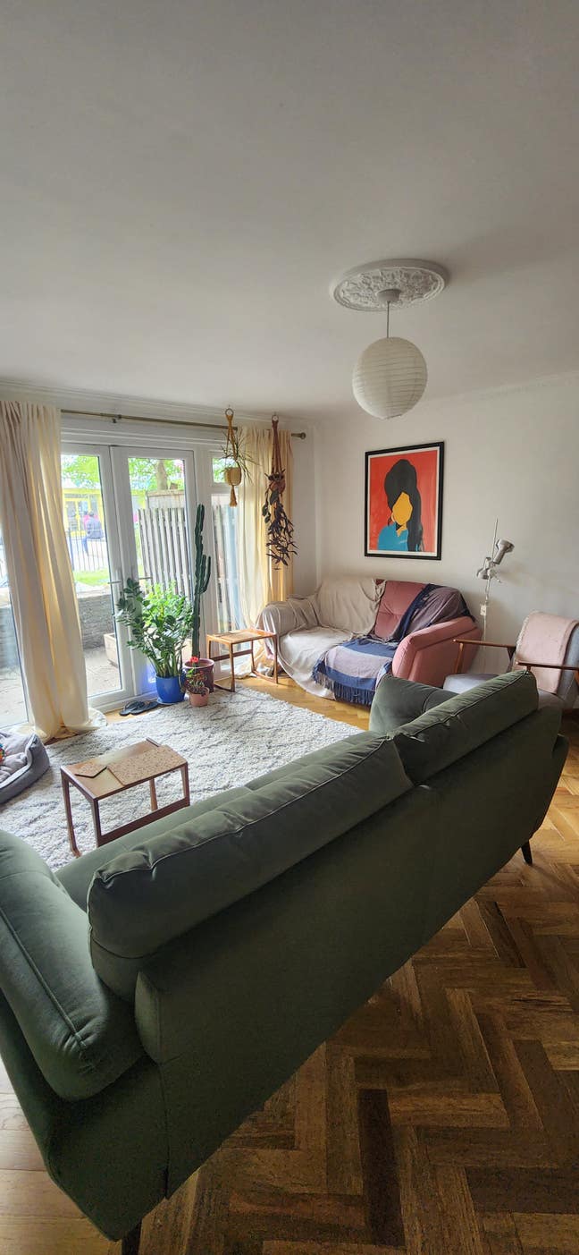 Cozy split-level flat with adorable dog Main Photo