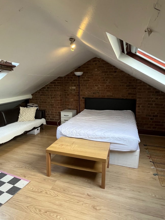 (189GT) Large Loft Room Close to Station  Main Photo