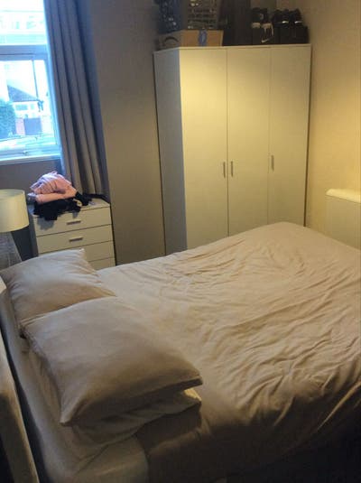 One Bed Flat Open Plan Style with Parking Main Photo
