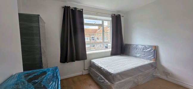Bright Double Room In a New flat Near Westfield Main Photo