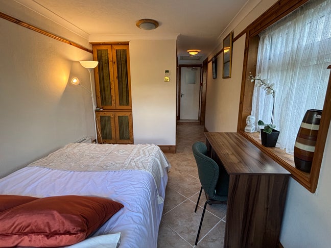 ✨Luxury Studio & En-Suite Rooms Near Bath Road! ✨ Main Photo