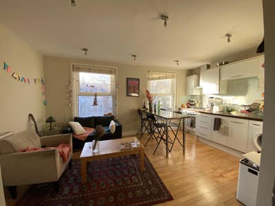 En-Suite Bedroom in 2 Bed Flat Shepherds Bush Main Photo