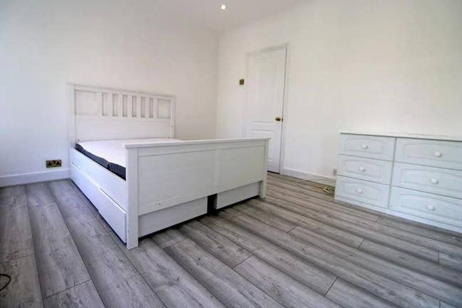 3 Bedroom House in Walthamstow Near Wood Street  Main Photo