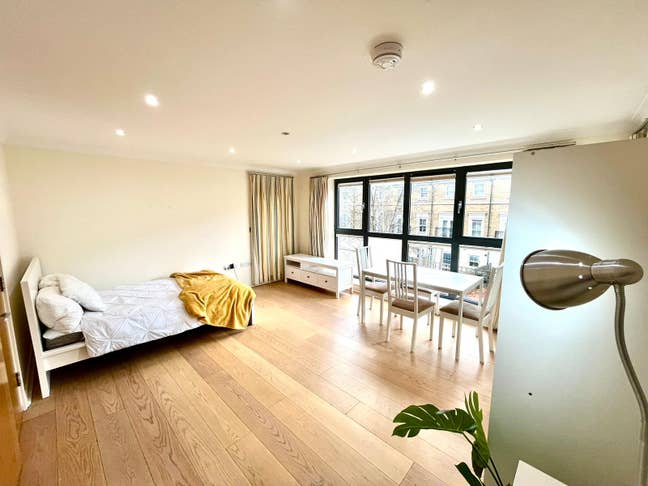 Huge Double Room | Short term | London Fields Main Photo