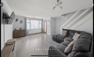 1 Bedroom in whole Property  Main Photo
