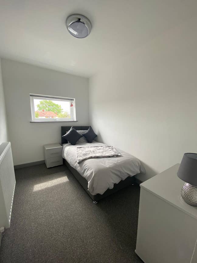 Close to Queens Hospital - Ensuite Rooms Main Photo