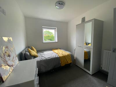 Close to Queens Hospital - Ensuite Rooms Main Photo
