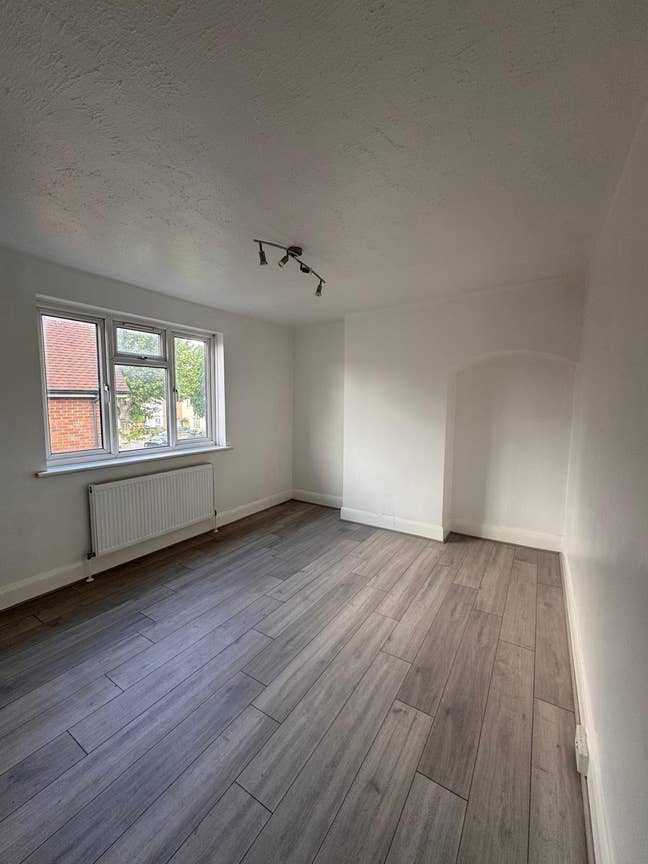 Beautifully Refurbished 2-Bedroom Home with Garden Main Photo