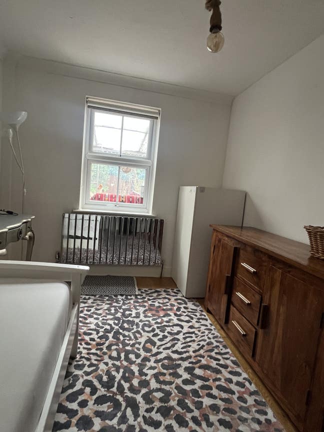  Single room &pound;750( own shower/WC) Main Photo
