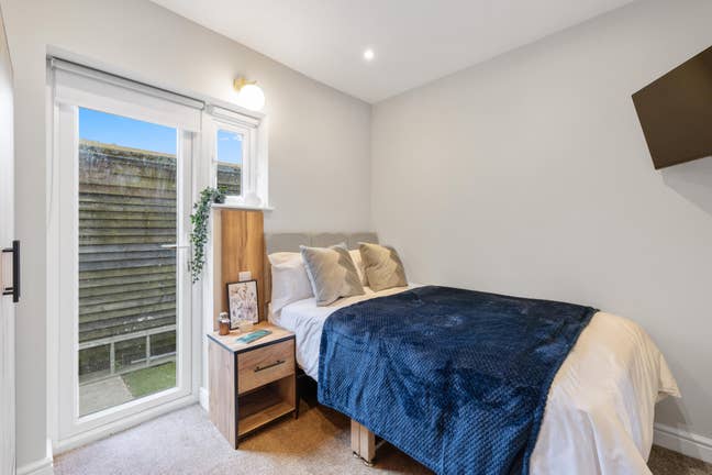 Luxury Double Rooms in Strood with Garden  Main Photo