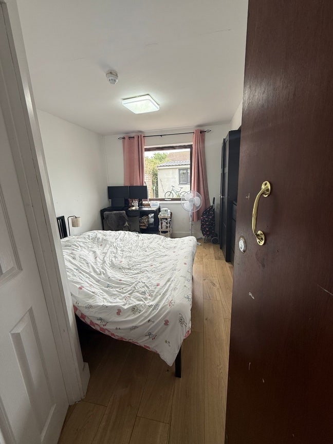 Double En Suite Room – CB5 – Bills Included Main Photo