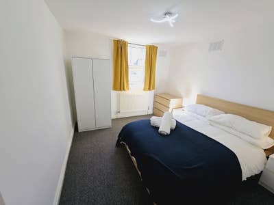 Ground Floor 2 Bed Flat to Let  in E15 Main Photo