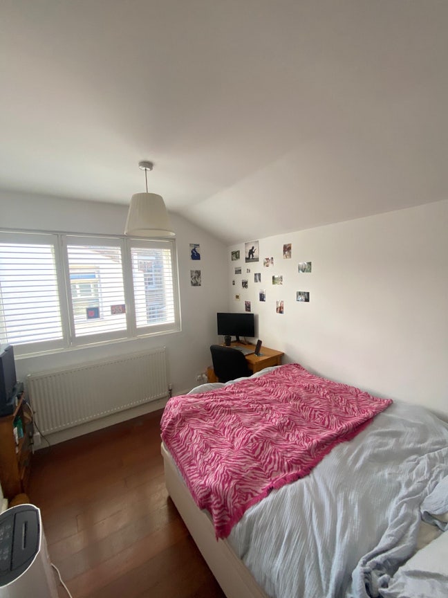 Looking for 2 new housemates for Mile End Property Main Photo