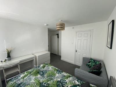Lovely Large Double Ensuite Professional Co-Living Main Photo