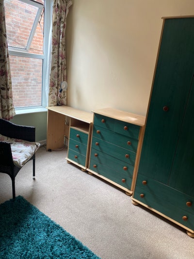 Furnished Room to Let in Large Victorian Houe Main Photo