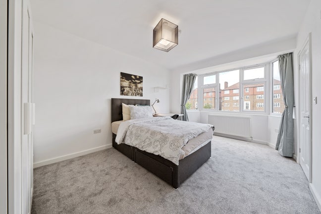 Newly Furnished En suite double Bedroom to LET  Main Photo