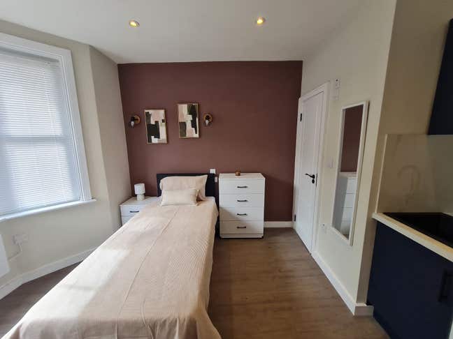 DSS-Studio Flat Available in Watford Main Photo