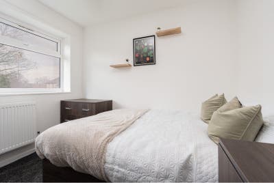 Airport + Wythenshawe Hospital - Modern Rooms Main Photo