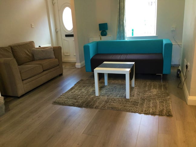 Double Room available BT12 Main Photo