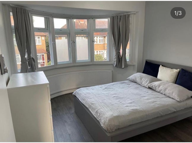 Top quality room available with large sitting area Main Photo