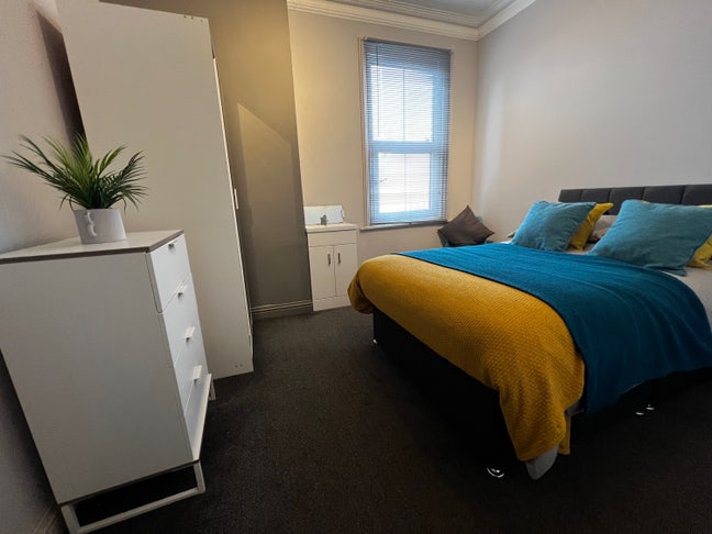 Modern Double Room - South Cliff Main Photo