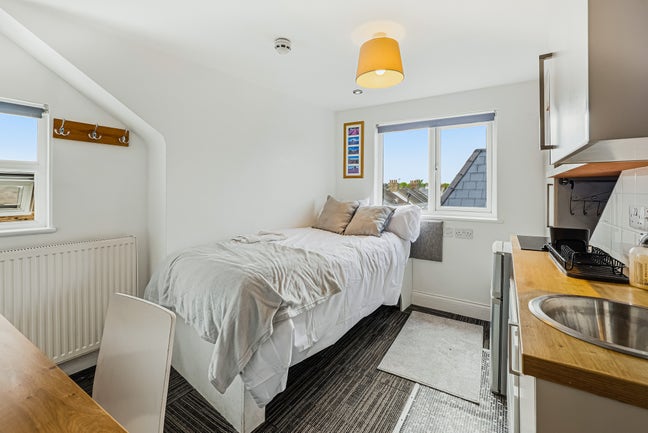 Milton Road, SS0 - En-Suite Rooms Available Furnis Main Photo