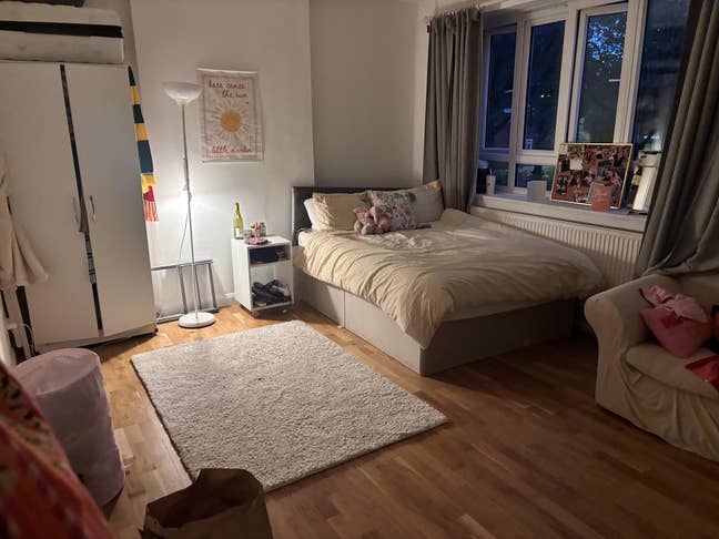 Huge Double room w/ Private Balcony Main Photo