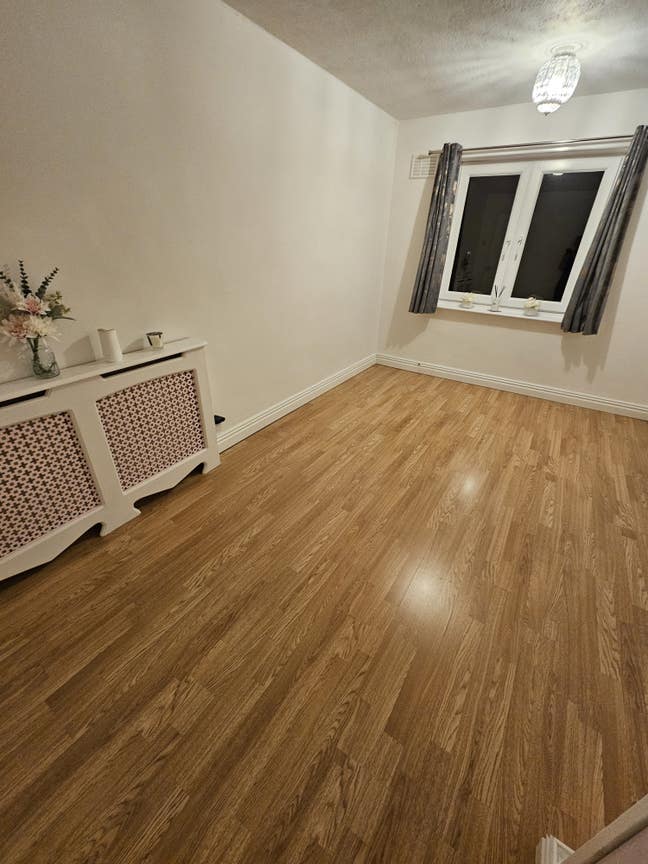 Small double room available Main Photo