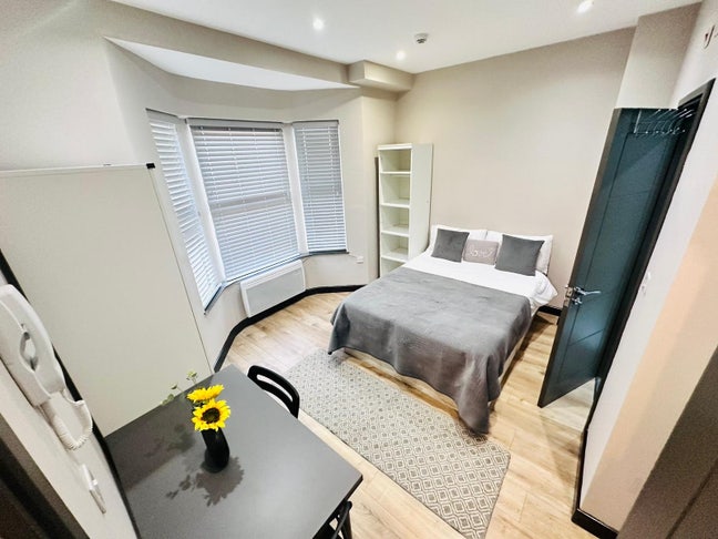 ✨ 🛌 Ensuite Room to Let in- Feltham  Main Photo
