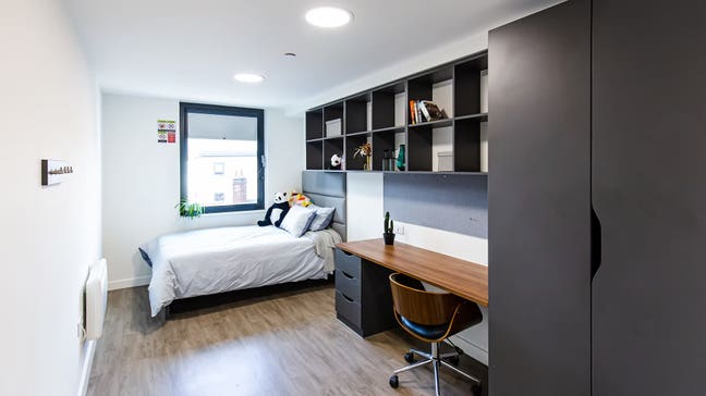 Urgent Transfer: Modern Ensuite at New Era Main Photo