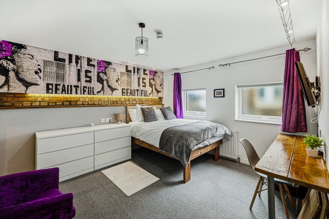 St Johns Road, SS0 - Unique, Stylish HMO Main Photo