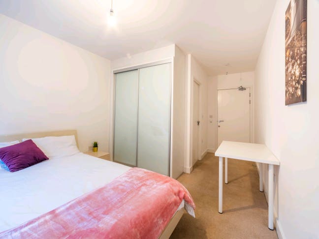 Surrey Quays Double Room Ensuite! Main Photo