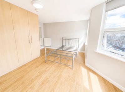 Large Ensuite Double Room! Main Photo